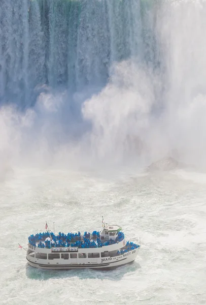 Niagara Falls en Maid of de boot Mist Tour — Stockfoto