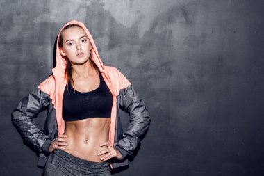 Genç fitness kadını