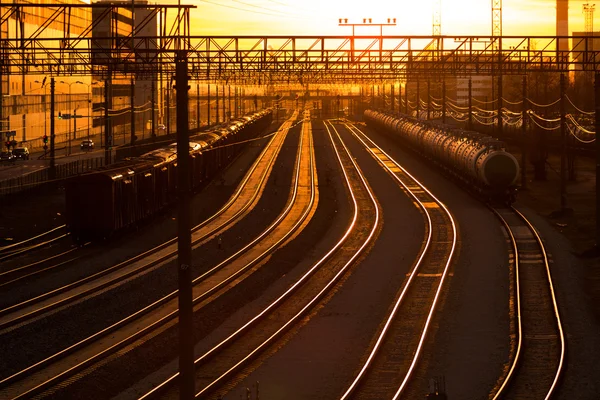 tren istasyonunda günbatımı