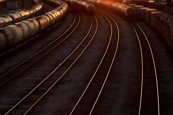 Abstracte railroad tracks bij zonsondergang — Stockfoto