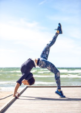 Yoga yapan kadın
