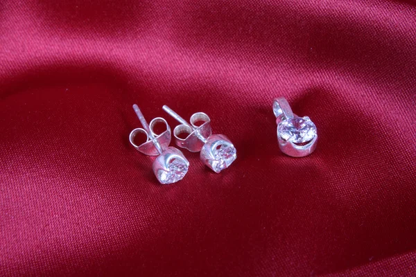 Pendientes de plata de diamante —  Fotos de Stock