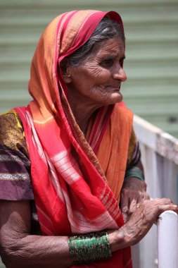 Pune, Hindistan - 11 Temmuz 2015: Eski bir Kızılderili kadın w portresi