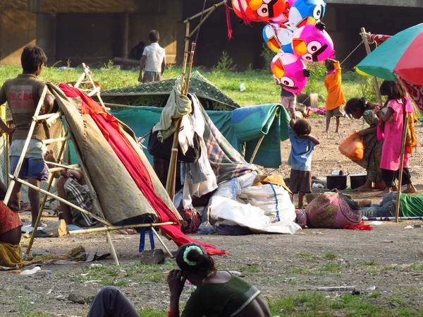 Πούνα, Ινδία - 30 Οκτωβρίου 2013: Σπίτια και το διακανονισμό των φτωχών No — Φωτογραφία Αρχείου