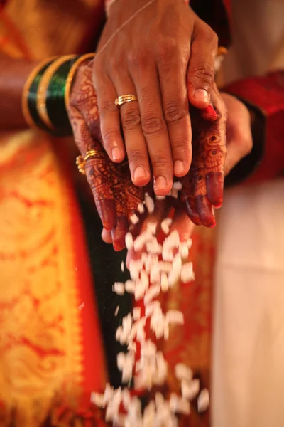 Sposo sposa rituale — Foto Stock