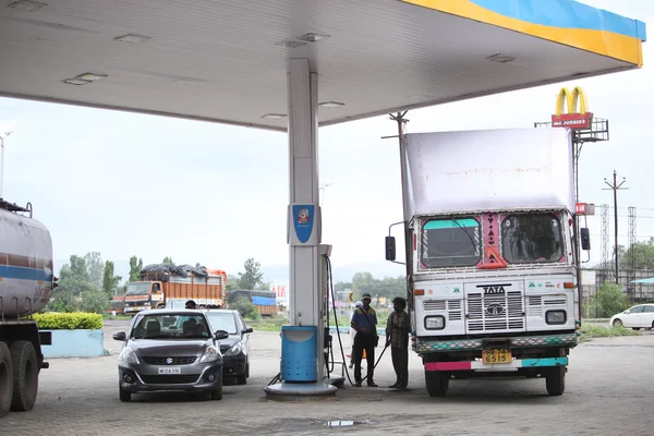 インドのガソリン スタンド — ストック写真
