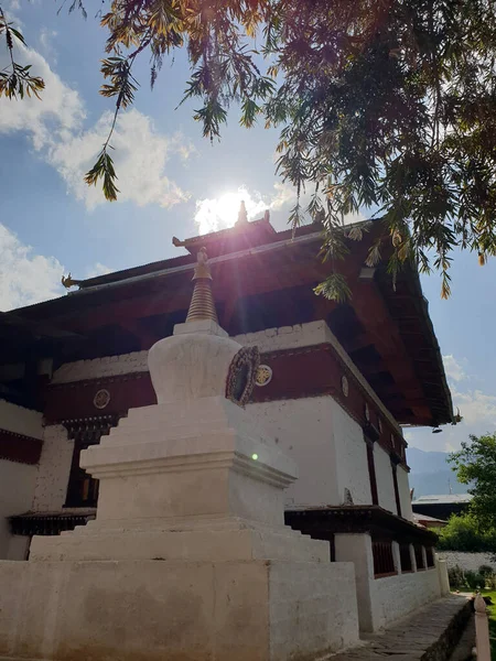 Sole Che Splende Dalla Cima Del Tempio Bhutan Metaforicamente Una — Foto Stock