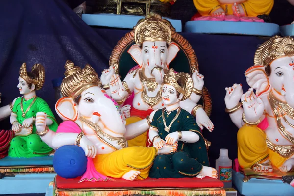 Idool van Lord Ganesh met zijn vrouw te koop — Stockfoto
