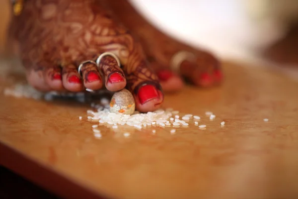 The last steps of bride during wedding — Stock Photo, Image