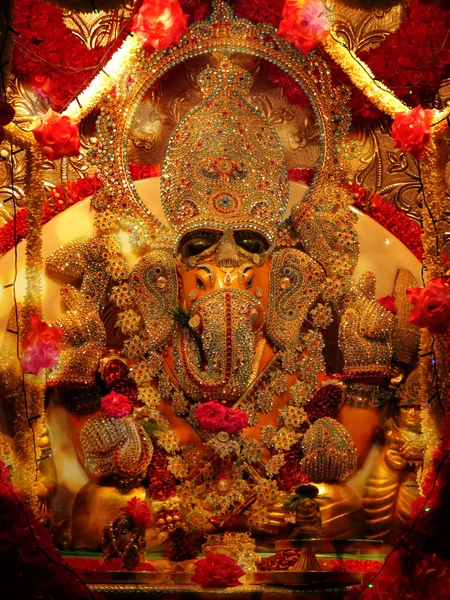 Bezaaid Ganesh Idol — Stockfoto