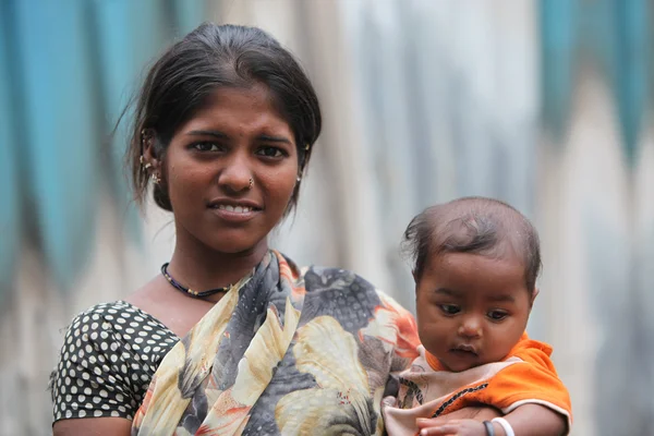 Adolescente mamma con bambino — Foto Stock