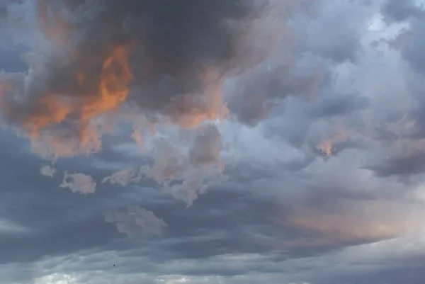 Tavaszi Zivatar Után Nap Áttöri Felhőket — Stock Fotó