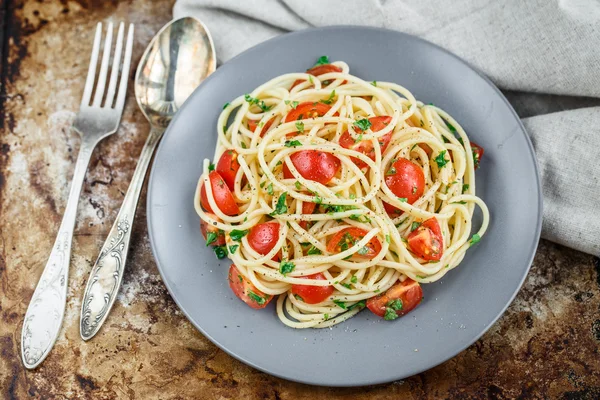 Pasta con pomodorini e prezzemolo — Foto Stock