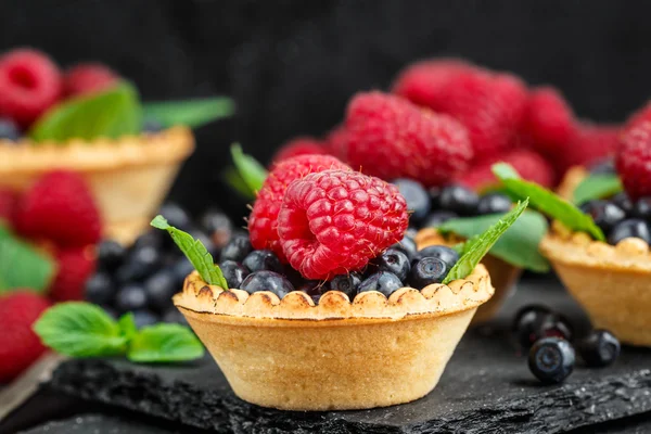 딸기와 함께 tartlets — 스톡 사진