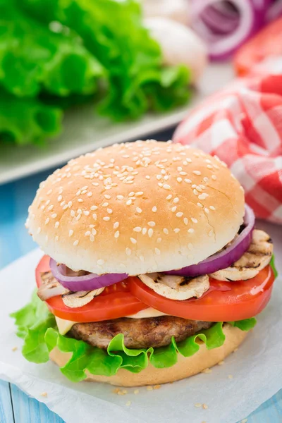 Házi készítésű burger — Stock Fotó