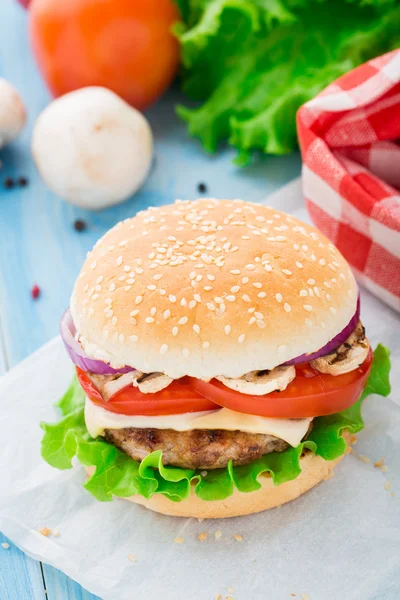 Házi készítésű burger — Stock Fotó