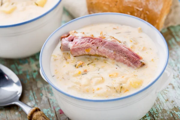 Sopa de queso con costillas ahumadas —  Fotos de Stock