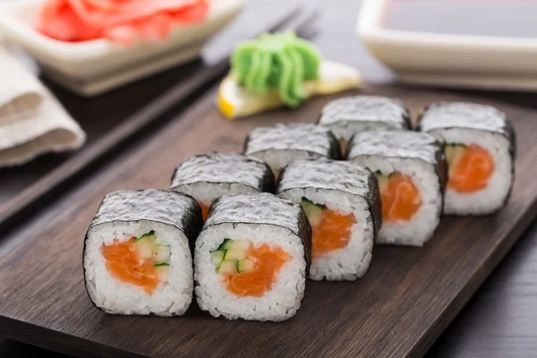 Sushi rolls with salmon and cucumber — Stock Photo, Image