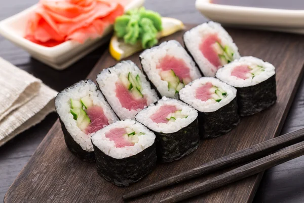 Sushi rolls with tuna and cucumber — Stock Photo, Image