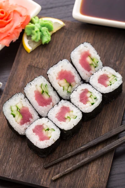 Sushi rolls with tuna and cucumber — Stock Photo, Image