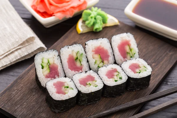 Sushi rolls with tuna and cucumber — Stock Photo, Image