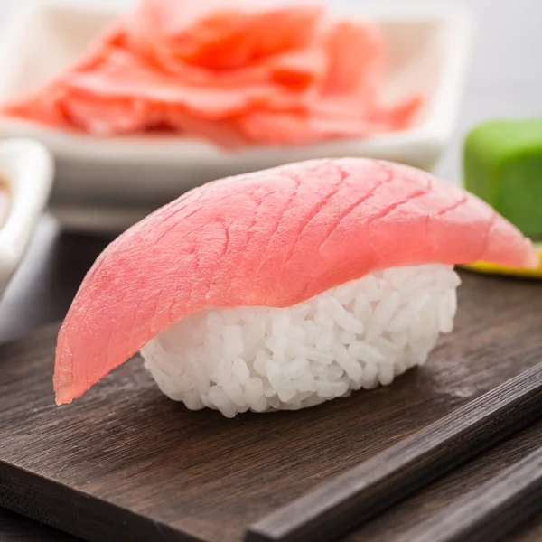 Nigiri sushi with tuna — Stock Photo, Image