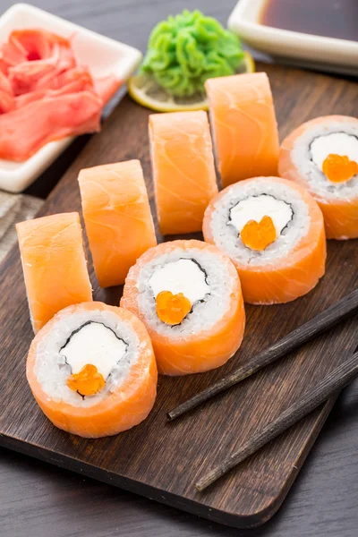 Sushi rolls philadelphia with caviar — Stock Photo, Image