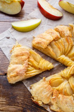 Ev yapımı taze elma Galette'ye