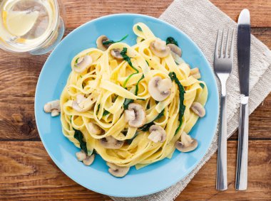 Mantarlı ıspanaklı makarna