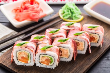 suşi roll pastırma ile