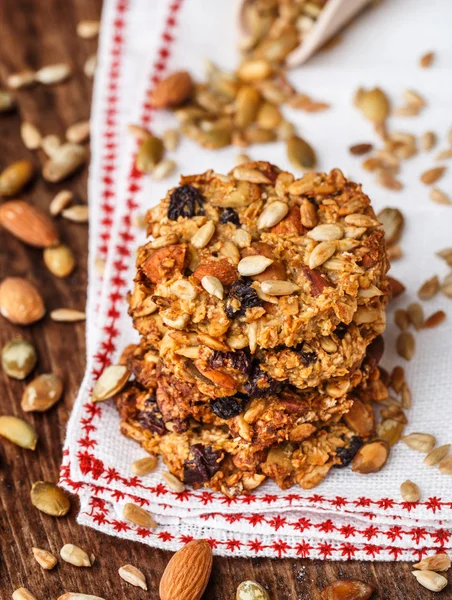 Σπιτικό oatmeal μπισκότα με σπόρους και σταφίδας — Φωτογραφία Αρχείου