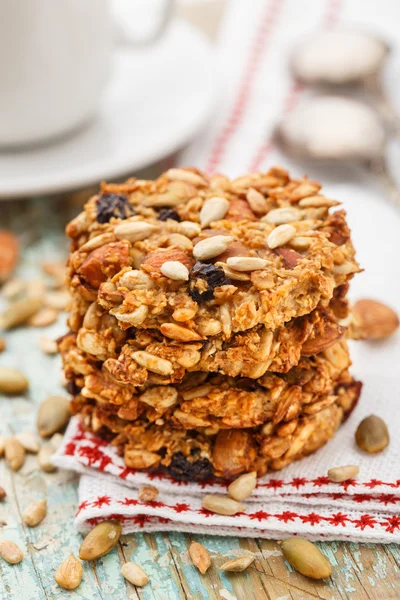 Σπιτικό oatmeal μπισκότα με σπόρους και σταφίδας — Φωτογραφία Αρχείου