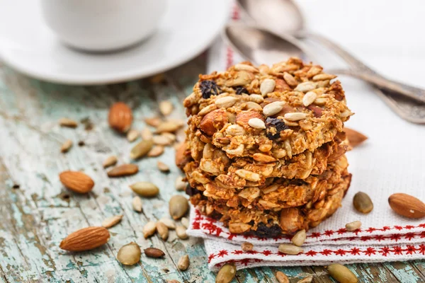 Σπιτικό oatmeal μπισκότα με σπόρους και σταφίδας — Φωτογραφία Αρχείου