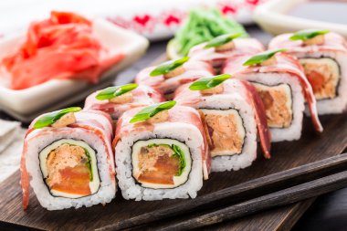 suşi roll pastırma ile