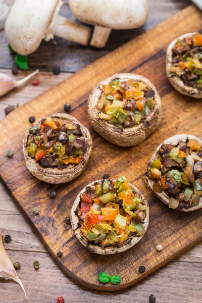 Champignons Portobello farcis aux légumes — Photo