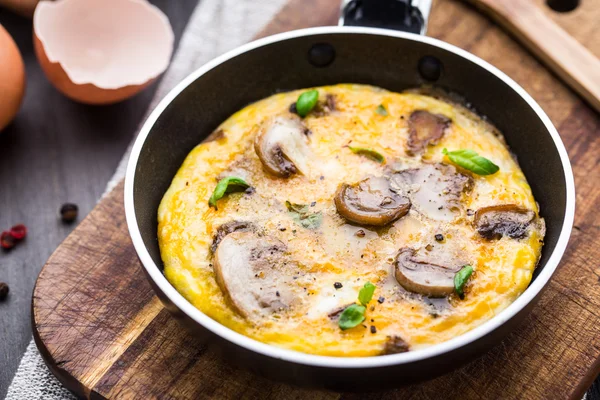 Omelette with mushrooms — Stock Photo, Image