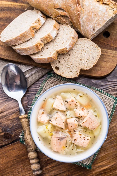 Rybí polévka v misce — Stock fotografie