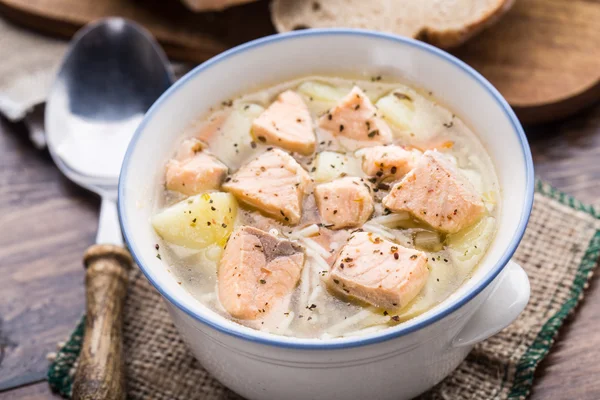 Sopa de pescado en un tazón —  Fotos de Stock