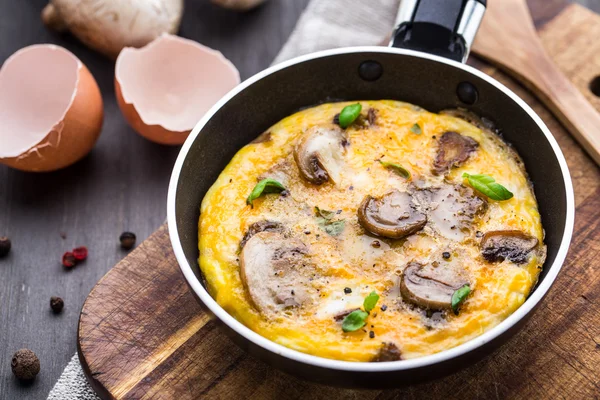 Omelet met paddestoelen — Stockfoto