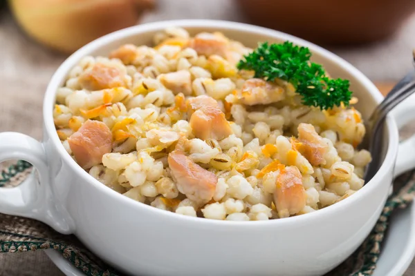 Porridge d'orzo con carne di maiale — Foto Stock