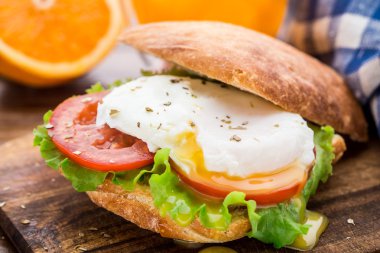 Burger nasıl yumurta ve domates