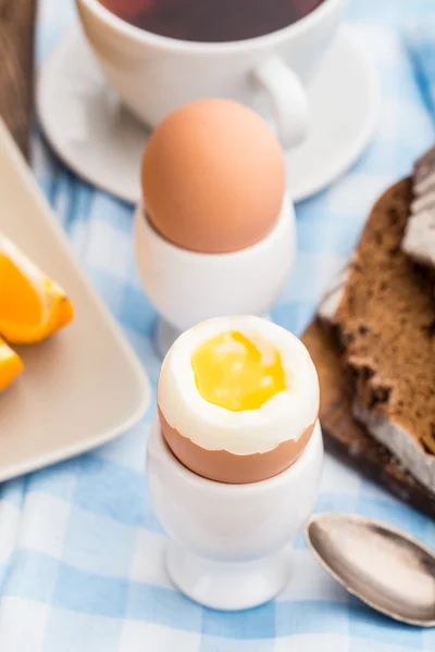 Zacht gekookt ei als ontbijt — Stockfoto