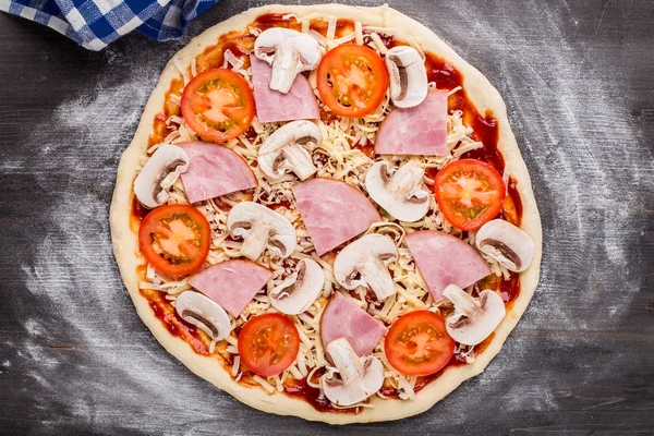 Maken van pizza — Stockfoto