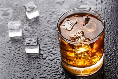 Alkollü içki ile cam