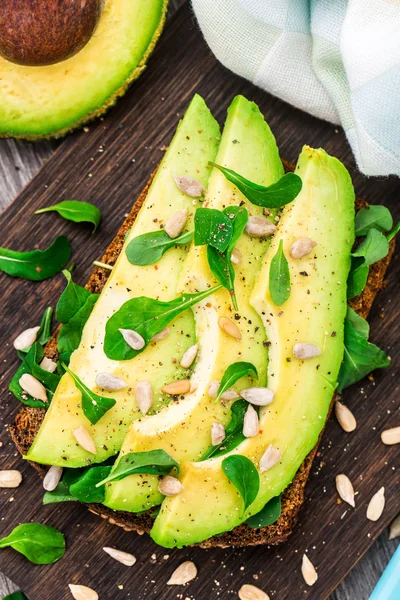 Avocado smörgås — Stockfoto