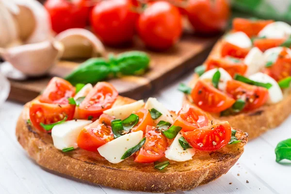 Bruschetta with cherry tomato and mozzarella — Stock Photo, Image