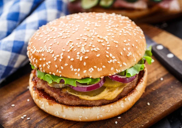 Burger z wieprzowina cutlete — Zdjęcie stockowe