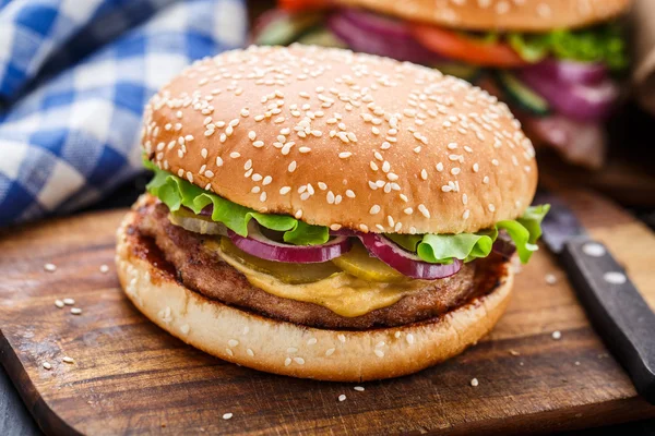 Burger z wieprzowina cutlete — Zdjęcie stockowe