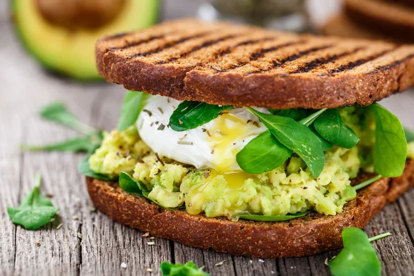 Sandwich with avocado and poached egg — Stock Photo, Image