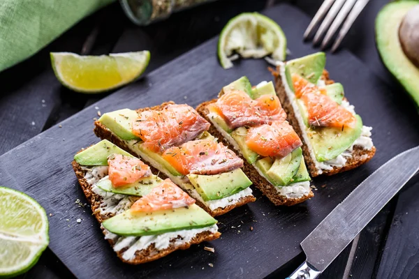 Sandwich with avocado and smoked salmon — Stock Photo, Image
